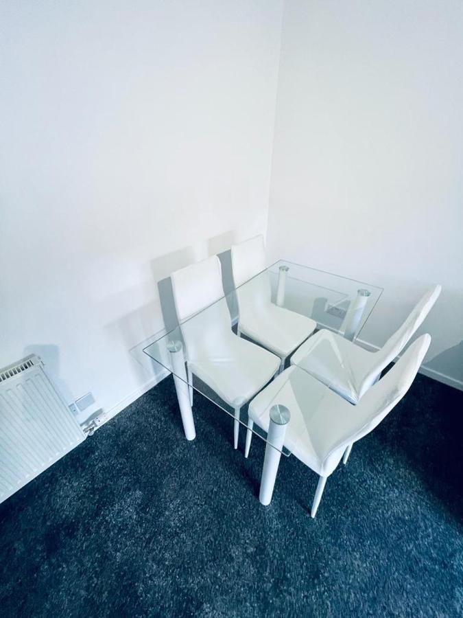 Modern 2 Bedroom Apartment With Free Parking Глазго Экстерьер фото