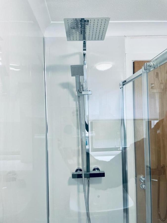 Modern 2 Bedroom Apartment With Free Parking Глазго Экстерьер фото
