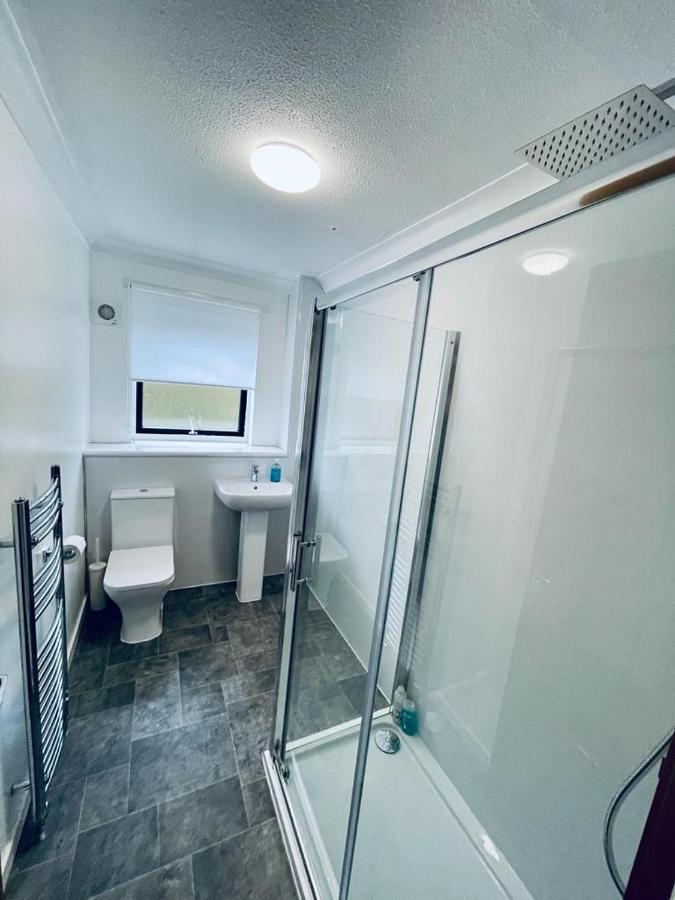 Modern 2 Bedroom Apartment With Free Parking Глазго Экстерьер фото