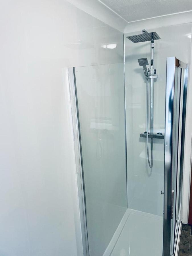 Modern 2 Bedroom Apartment With Free Parking Глазго Экстерьер фото